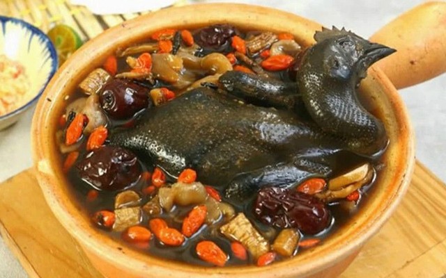 Gà Ác Tiềm Thuốc Bắc Út Hạnh