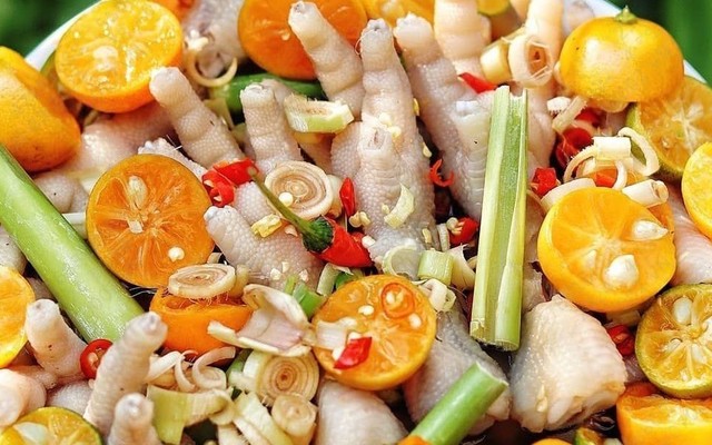Ăn Vặt Sài Gòn - Chân Gà Sả Tắc - Quang Trung