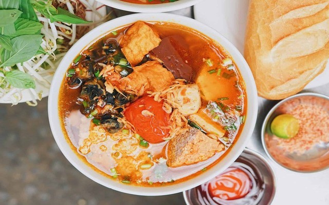 Bún Cá & Bánh Đa Cua Hải Vân - 16 Hoàng Cầu Mới