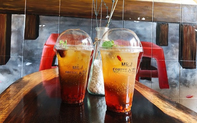 MR.J Coffee & Tea - 1129/17 Lạc Long Quân