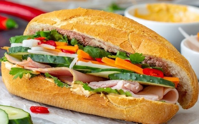 Bánh Mì Hông? - Pizza & Hamburger - Nguyễn Phước Tần