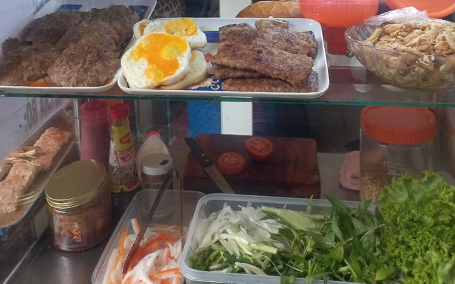 Bánh Mì Cô Tư - Hamburger & Bánh Mì - 75 Trần Kế Xương