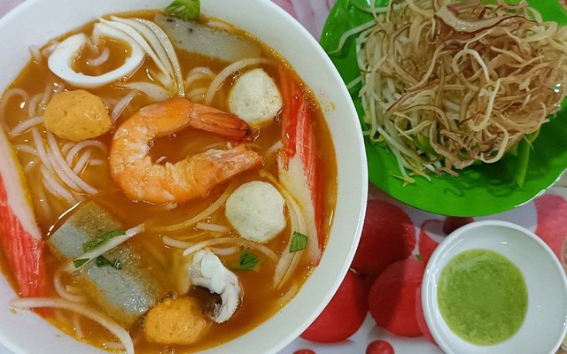 Hùng Nhung - Bún Thái & Lẩu Thái - Nguyễn Ái Quốc