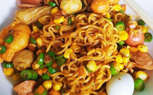 Tiệm Nhà Bông - Mỳ Indo Trộn Full Topping & Trà Tắc Nha Đam - Trần Cung
