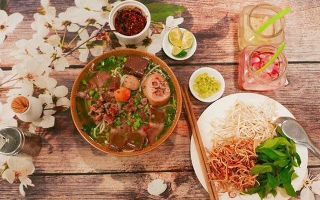 Bún Bò Huế Ngự Uyển - Vũ Phạm Hàm