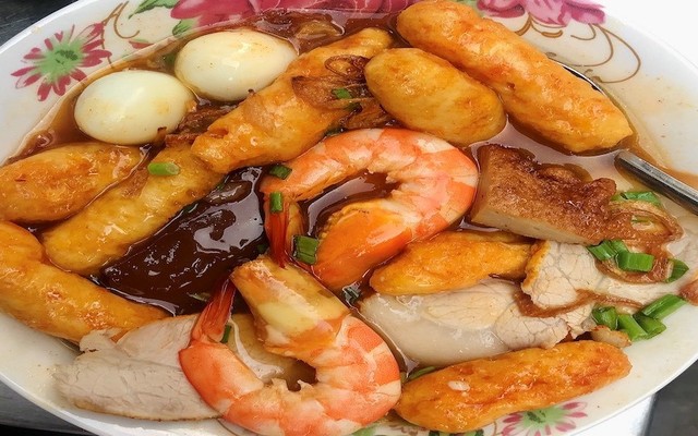 Bánh Canh Giò Heo Tuyết - Xóm Đất