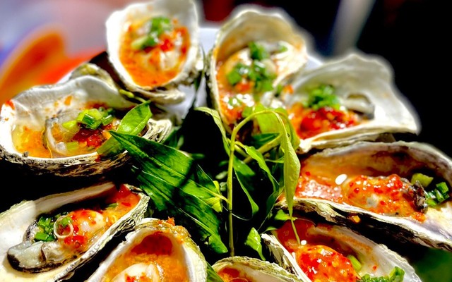 Quán Cô Hàu Gái - Hàu Nướng Phô Mai & Trứng Lộn Nướng