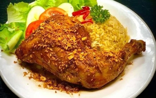 Cơm Gà Thiên Phúc - Cơm Gà Xối Mỡ & Cơm Gà Mắm Tỏi - Bà Hom