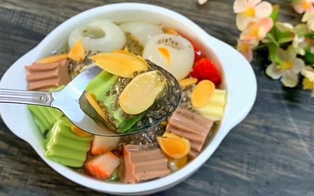 Tiệm Chè TÔ THỊ - Chè Khúc Bạch, Chè Bưởi & Ăn Vặt