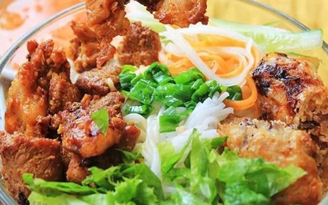 Cô Hương - Bánh Cuốn Tây Sơn - Nguyễn Thái Sơn