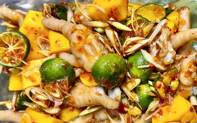 Lucky Chick - Chân Gà Sả Tắc