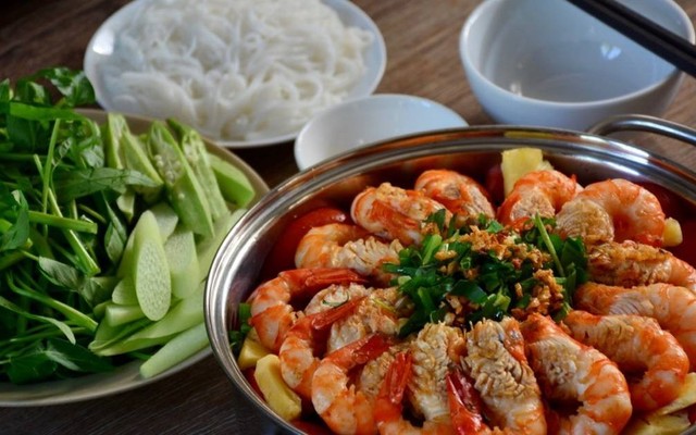 Quán Ăn Gia Đình Lá Đỏ - Kha Vạn Cân