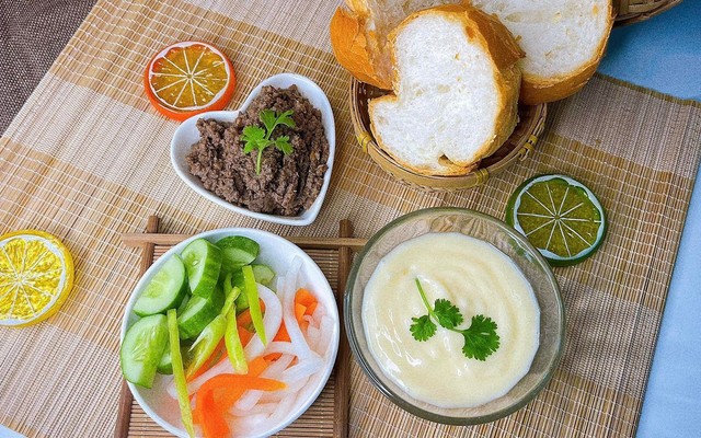 Bánh Mì Pate Gà - Yến Ngọc - Lê Anh Xuân