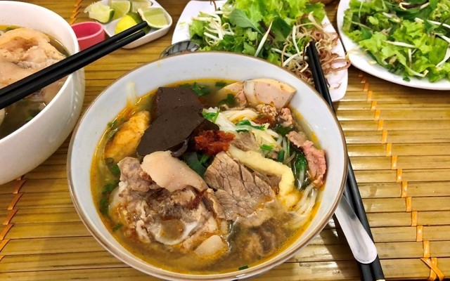 Quán Bún Bò Huế - 2 Thị - Trần Quang Diệu