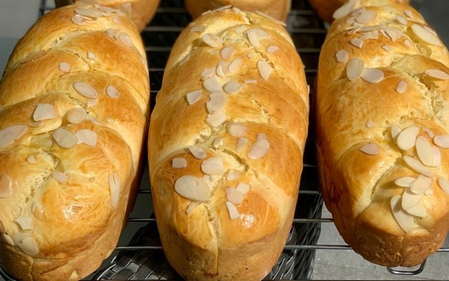 Bánh Mì Hoa Cúc Ốc Vít - Khu Biệt Thự Vườn Thủ Đức