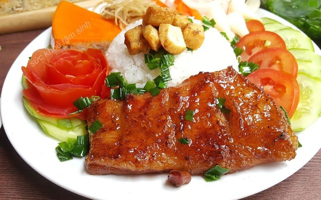 Cơm Sườn Nướng Sài Gòn - 704 Tôn Đản