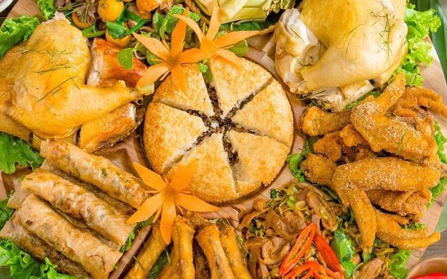 Gà Nướng Cơm Lam - 197 Quan Hoa