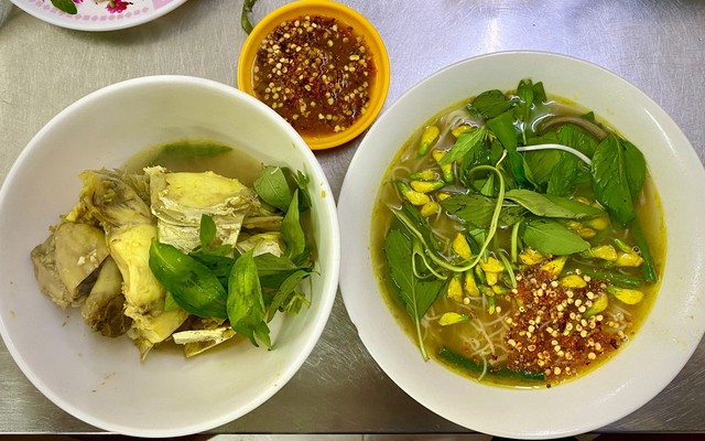 Diệu - Bún Bò Huế & Bún Cá Châu Đốc - 127 Cô Giang