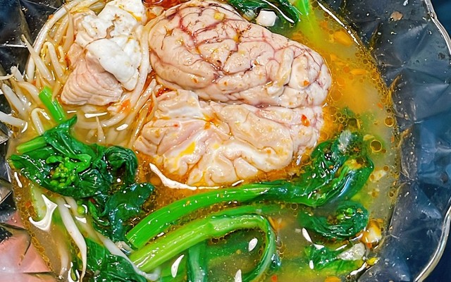 Quán Cô Tấm - Mì Chua Cay - Bắc Linh Đàm