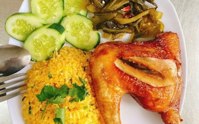 Cơm Gà Xối Mỡ - Hoàng Phúc