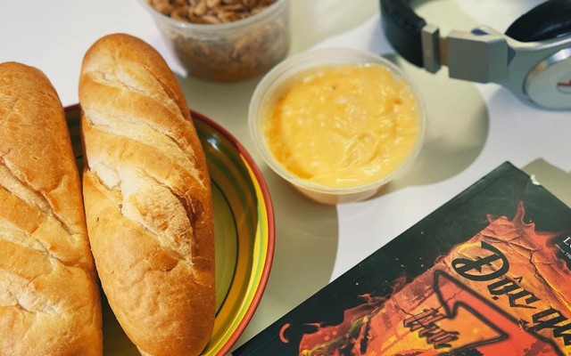 Bánh Mỳ Bơ Thơ - Võ Thị Sáu