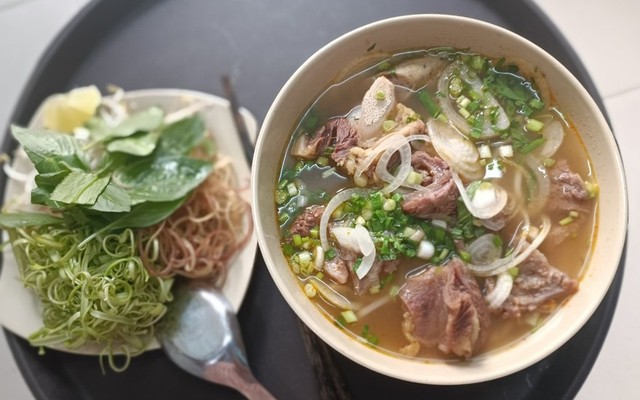 Bún Bò Chị 8 - Bún Bò & Mẹt Nem Nướng Nha Trang - Thích Quảng Đức