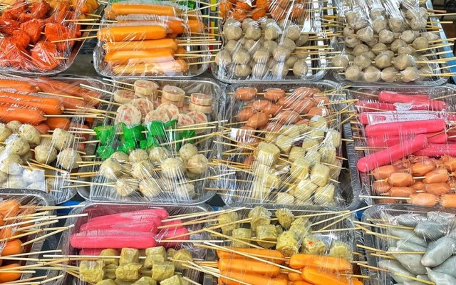 Trùm Xúc Xích Viên Chiên Vỉa Hè - 103 Kim Đồng