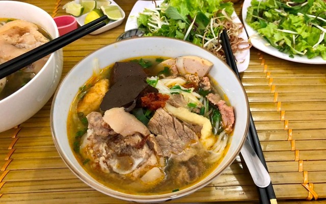 Hoàng Gia Quán - Bún Huế & Món Huế - 61 Trần Thủ Độ