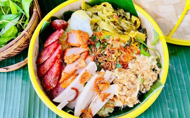 Phương Dung - Xôi Đùi Gà Sốt Mắm Tỏi & Bánh Mì Xá Xíu - Nguyễn Ái Quốc
