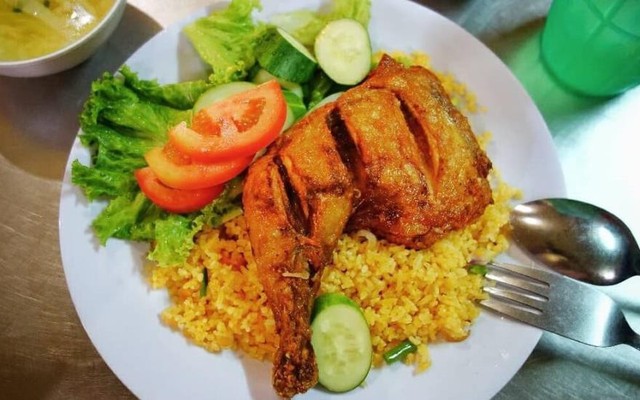 Cơm Gà Xối Mỡ A Dậu - Đường 30/4