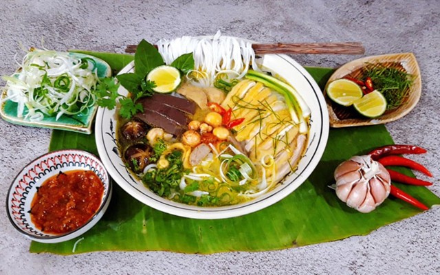 Dũng - Bún Thang Đệ Nhất Gà & Xôi Gà Xối Mỡ - 99 Hồ Sen