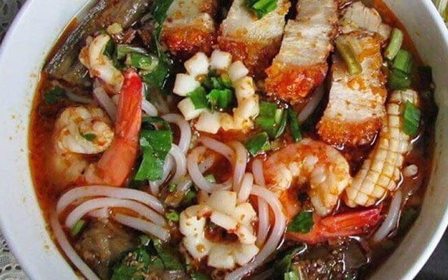 Thái Mẹt Quán - Bún Thái & Tré Trộn - Lạc Long Quân
