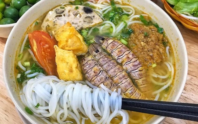 Vân Tôm - Bún Riêu Bề Bề - Quán Thánh