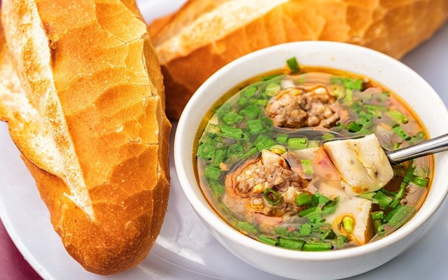 Bún Bò Huế - Bánh Mì Xíu Mại Chén O Vân -  Lương Định Của