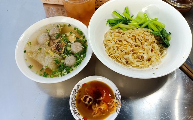 Hủ Tiếu Bé Ba - Bò Viên & Xương Xí Quách