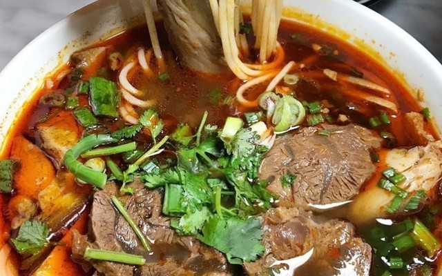 Hủ Tiếu Bò Kho Cô 8 - Chiến Lược