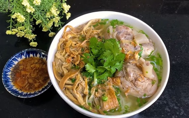 Bếp Nhà Mình - Bún Măng Giò & Hàu Nướng