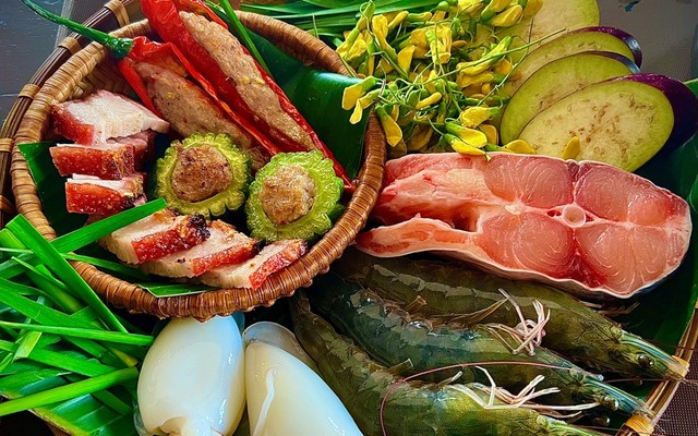 Lẩu Mắm Hoa Trên Đá - Ba Tháng Hai