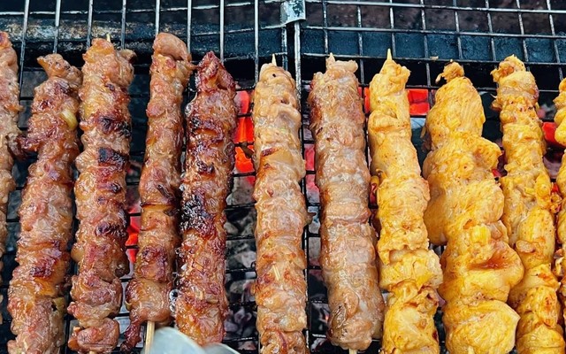 Bee Foodmart - Gà Ủ Muối & Cơm Cháy Đồ Ăn Vặt - Trần Khát Chân Kéo Dài