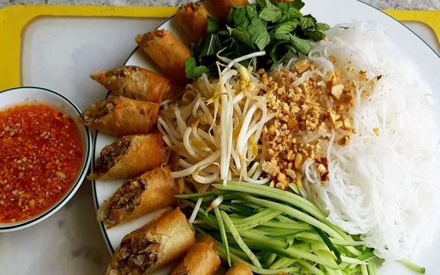 Bún Thịt Xào Miền Tây - Nơ Trang Long