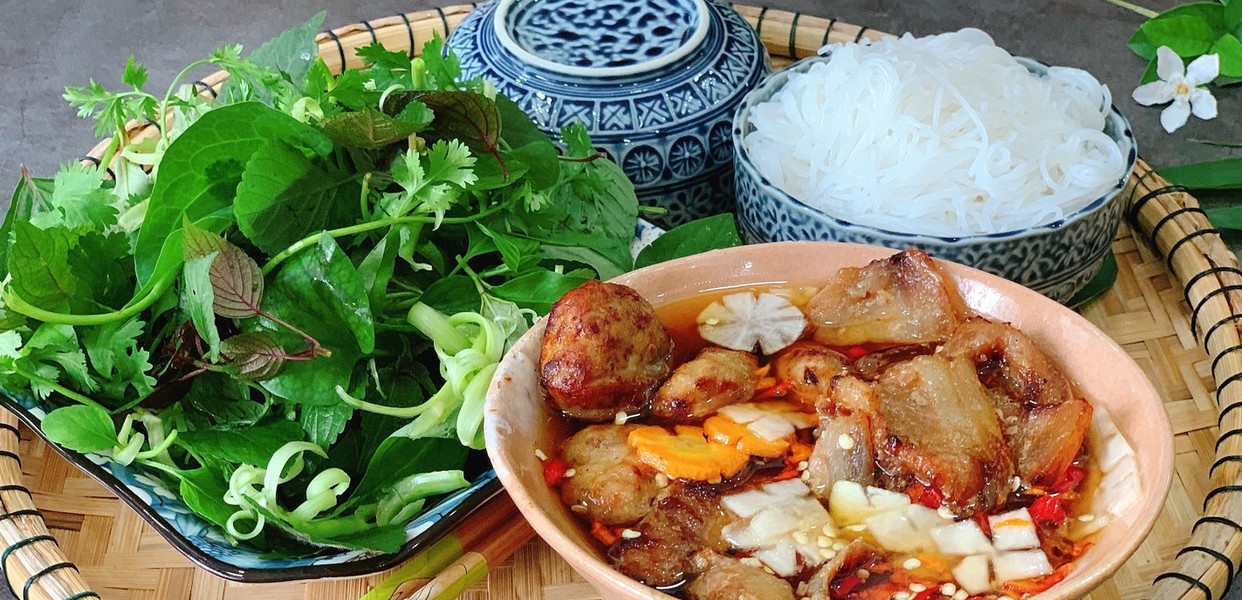 Bún Chả Bạch Đằng - Khám Phá Món Ăn Đặc Sản Hà Nội Ngon Nức Tiếng