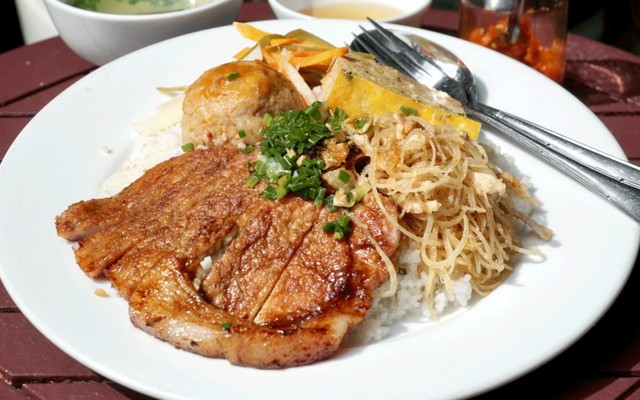 Cơm Tấm Cô Ba SaLem