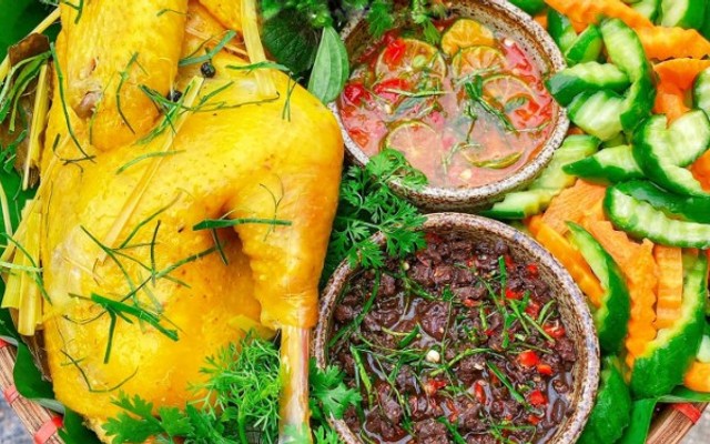 Gà Ta Nướng & Gà Ủ Muối Ông Bầu - Trường Sơn