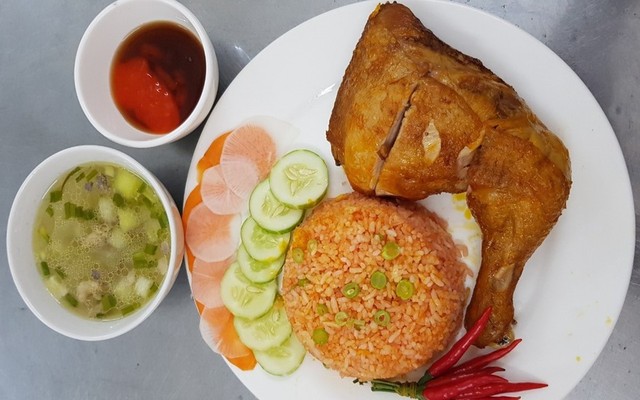 Cơm Gà & Mì Xào - Quý Ký