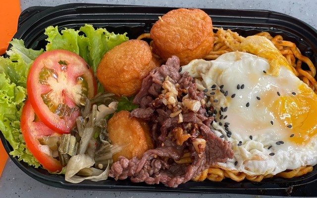 Mì Xào, Cá Viên Chiên & Trà Sữa - Lucky Bin