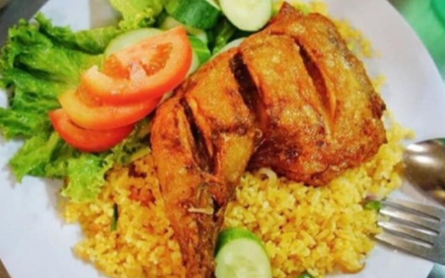 Quán Ăn 79 - Cơm Gà Xối Mỡ & Phở