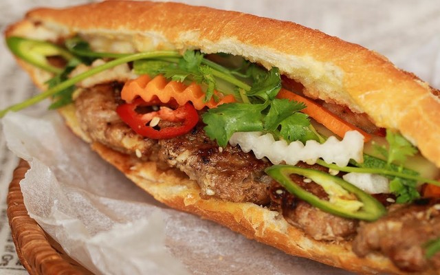 Cô Hiếu - Bánh Mì & Nước Ép Hoa Quả
