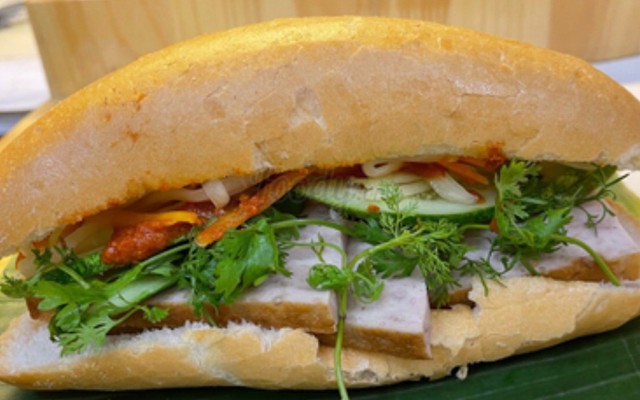 Bánh Mì Chả Nóng Dũng Hạnh - Nguyễn Khánh Toàn