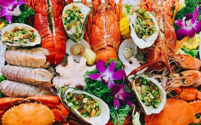 Đỏ Đỏ - Hải Sản Tươi Sống & Bia Lạnh Nghéc 41- 43 Hồ Hán Thương