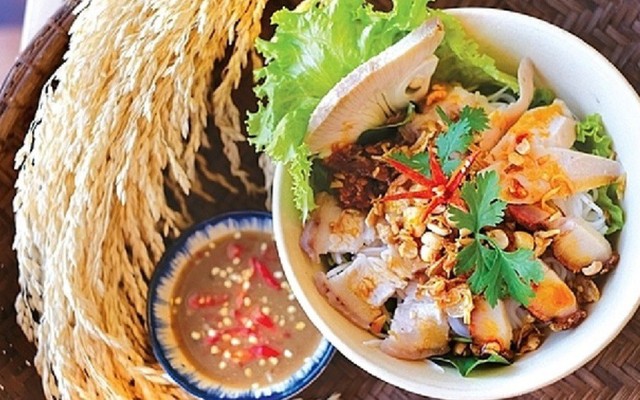 Mậm Quán 2 - Bánh Tráng Cuốn Thịt Heo - 70 Nguyễn Phong Sắc